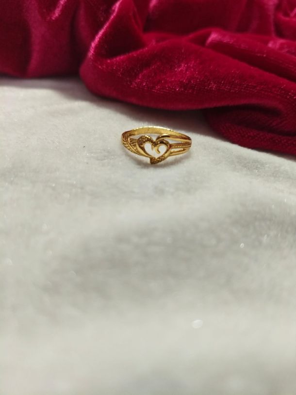 Elegant Heart Shape Gold Ring for Women