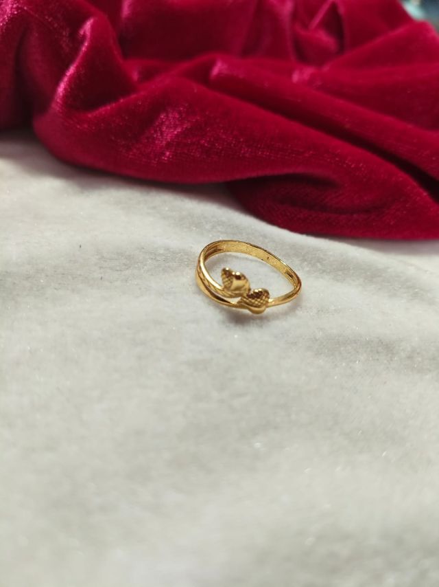 Elegant Leaf Design Gold Ring for Women