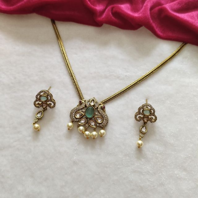 Antique Gold Finish Green Stone Pendant Necklace Set with Pearl Drop Earrings